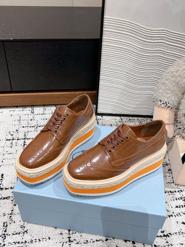 Туфлі жіночі на високою підошві фото 3