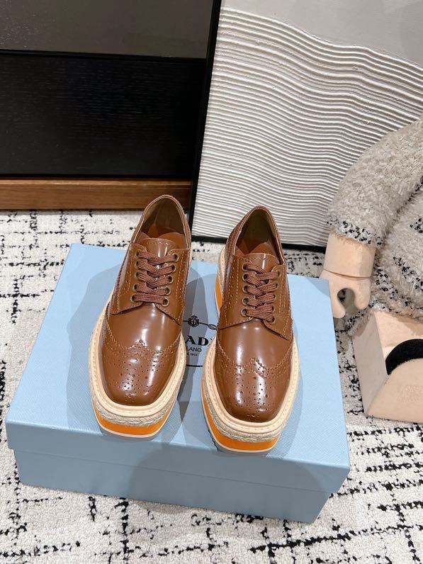 Туфлі жіночі на високою підошві фото 4