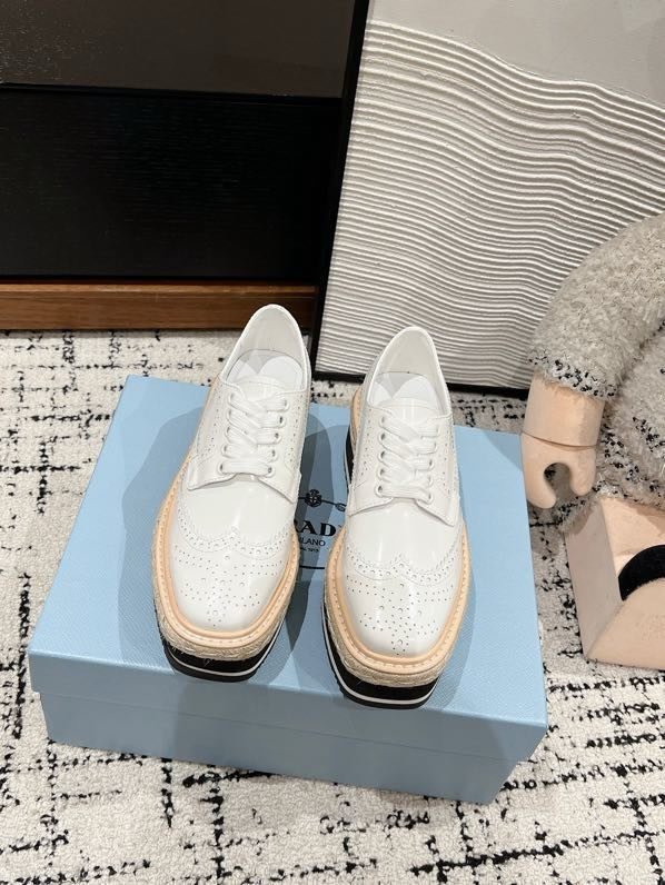 Туфлі жіночі на високою підошві фото 4