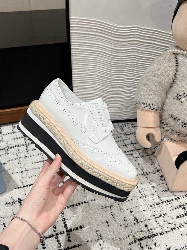 Туфлі жіночі на високою підошві фото 5