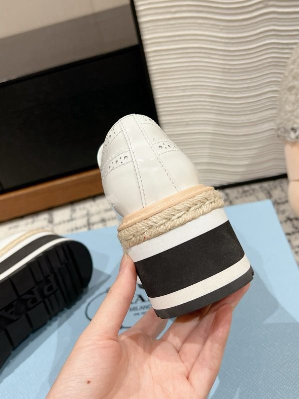 Туфлі жіночі на високою підошві фото 6