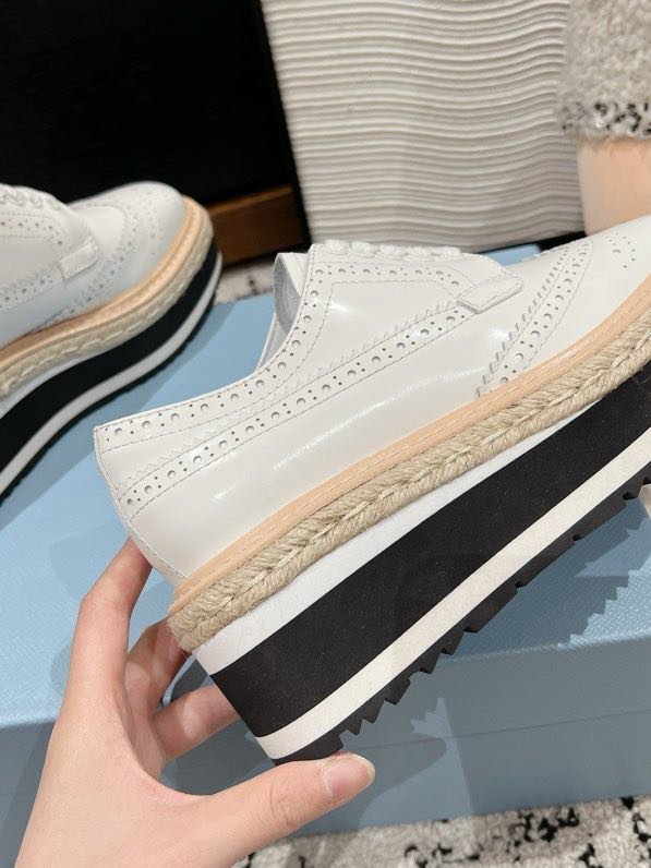 Туфлі жіночі на високою підошві фото 8