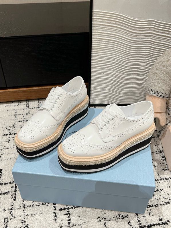 Туфлі жіночі на високою підошві фото 9