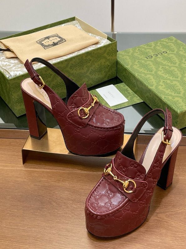 Shoes women's on high heel and platform