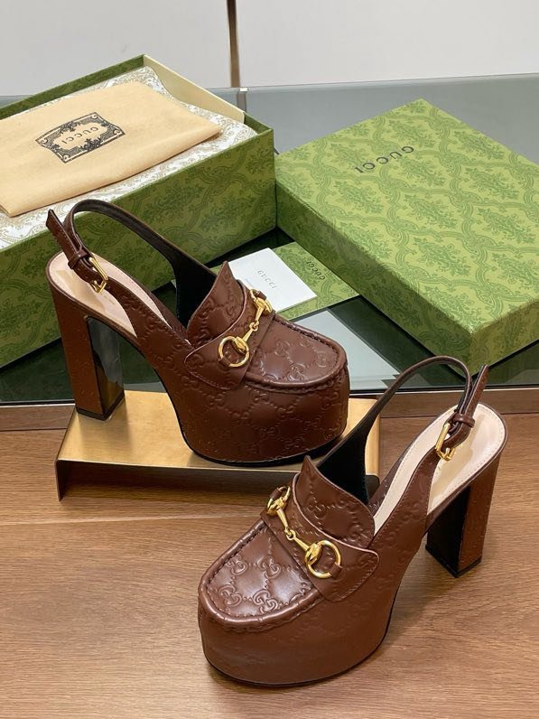 Shoes women's on high heel and platform