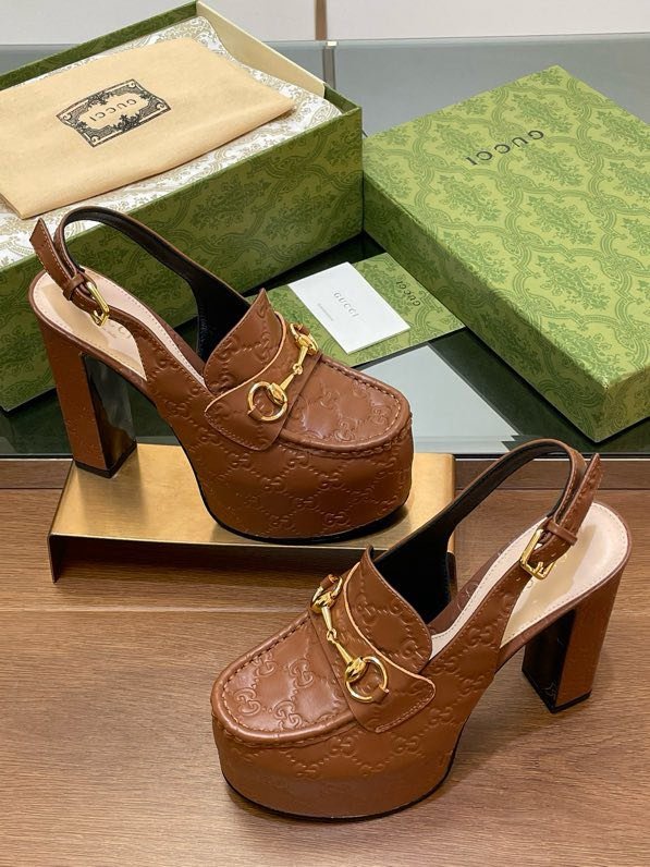 Shoes women's on high heel and platform