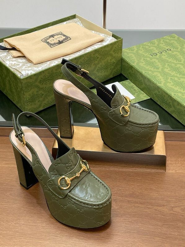 Shoes women's on high heel and platform