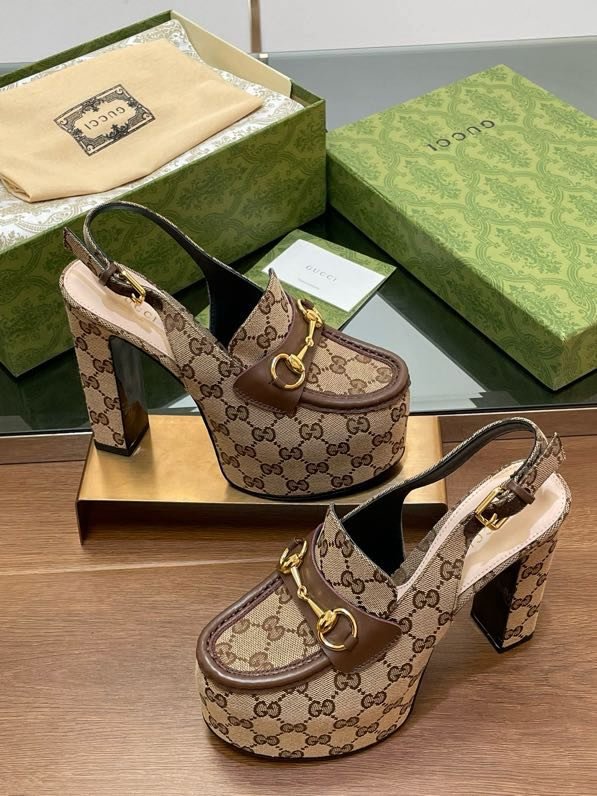 Shoes women's on high heel and platform