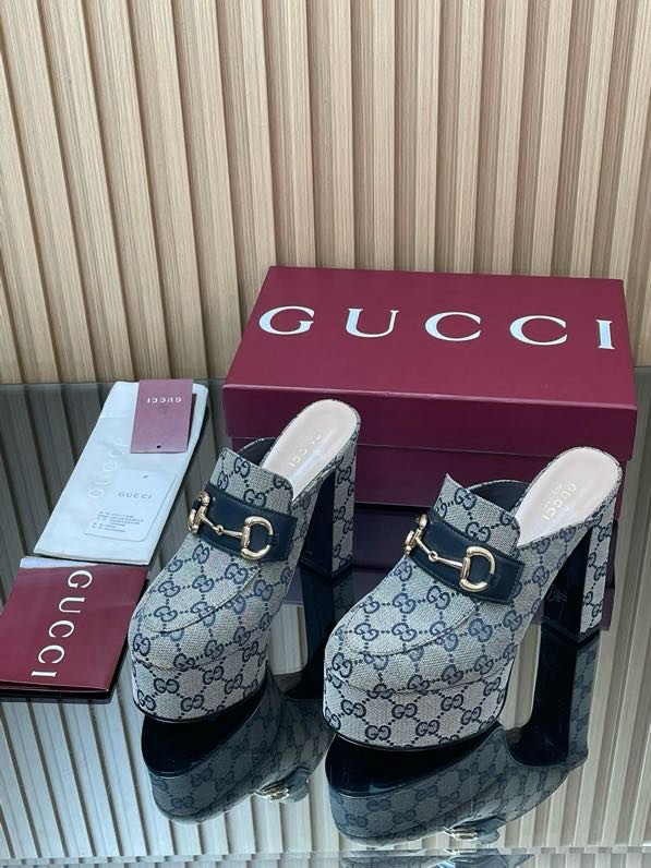 Shoes women's on high heel and platform