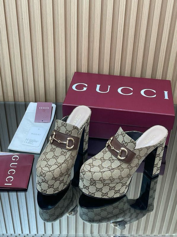 Shoes women's on high heel and platform