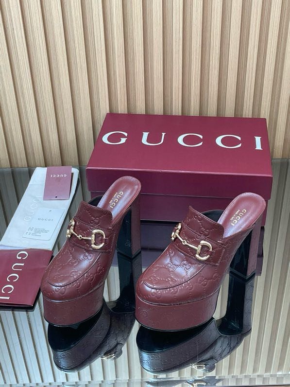 Shoes women's on high heel and platform