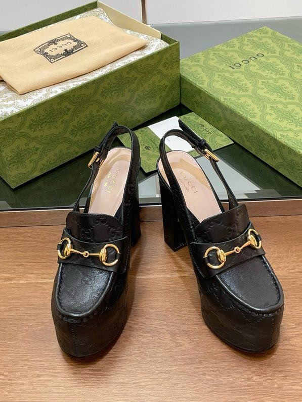 Shoes women's on high heel and platform фото 2