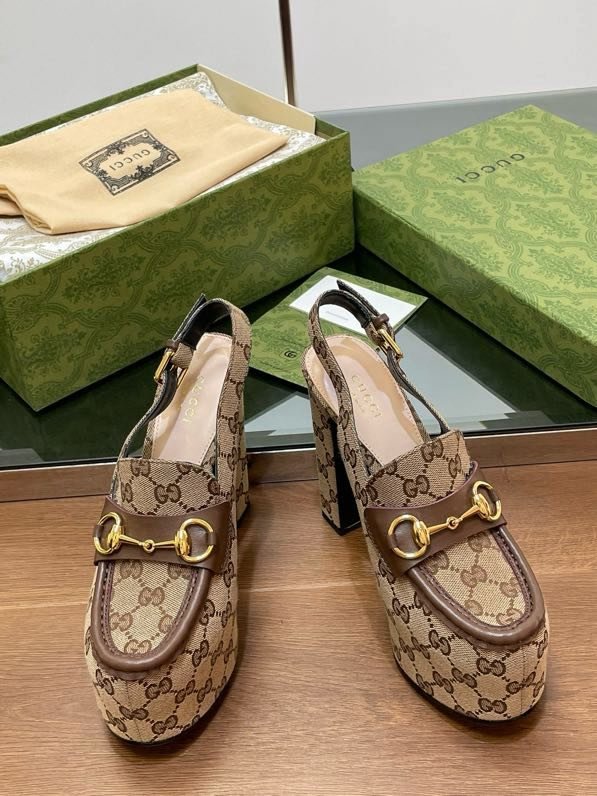 Shoes women's on high heel and platform фото 2