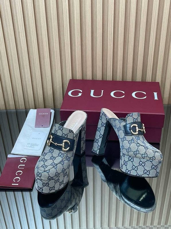 Shoes women's on high heel and platform фото 2