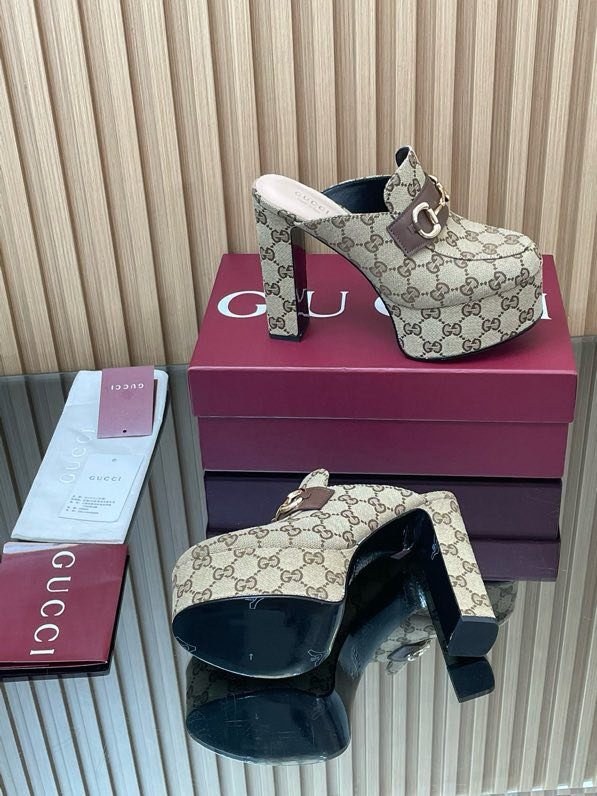 Shoes women's on high heel and platform фото 2