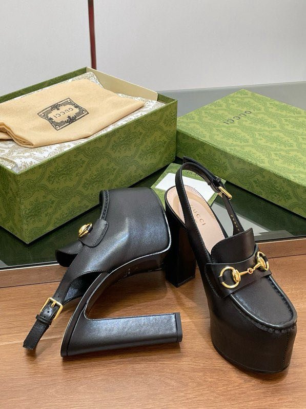 Shoes women's on high heel and platform фото 3