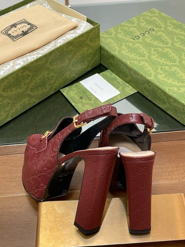 Shoes women's on high heel and platform фото 3