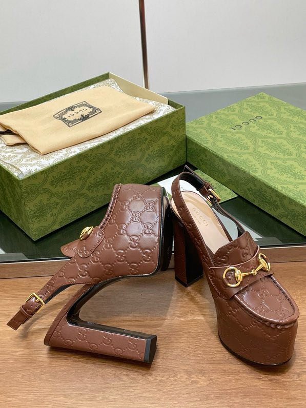 Shoes women's on high heel and platform фото 3