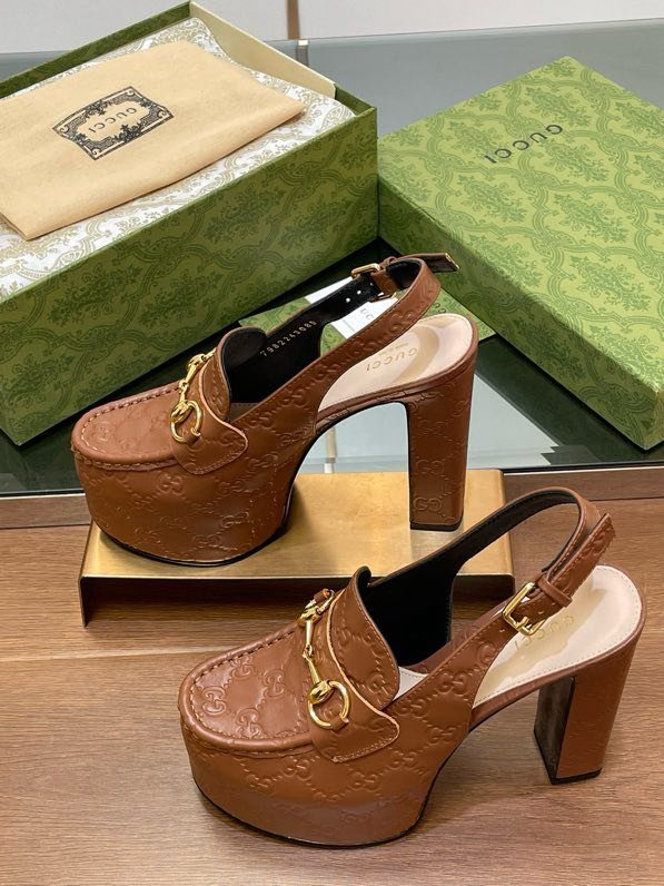 Shoes women's on high heel and platform фото 3