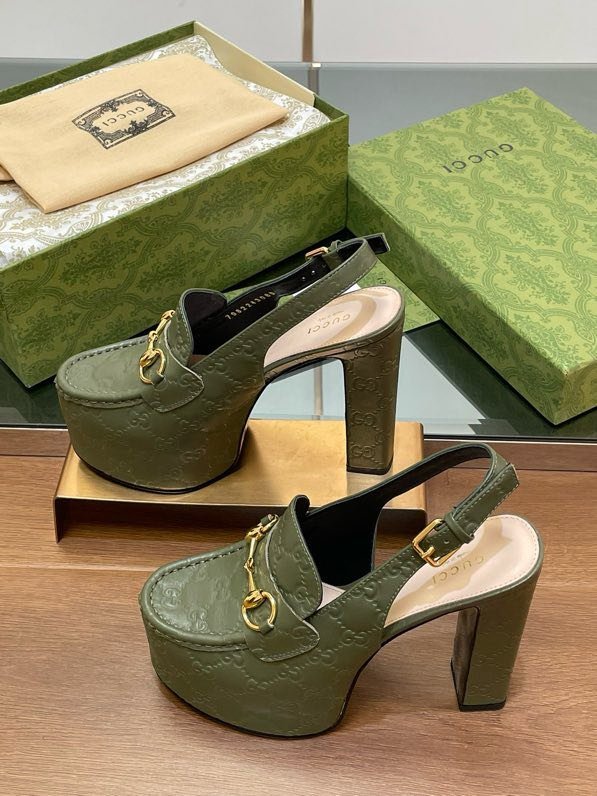 Shoes women's on high heel and platform фото 3