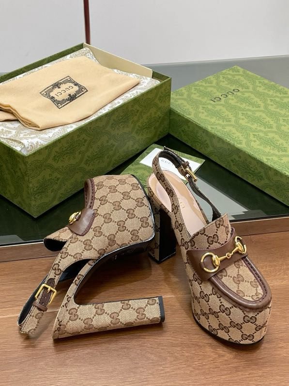 Shoes women's on high heel and platform фото 3