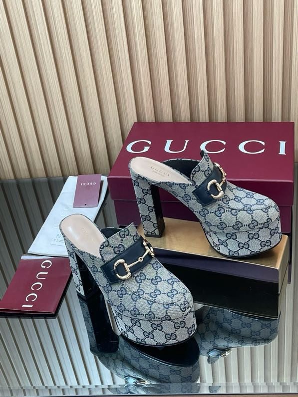 Shoes women's on high heel and platform фото 3