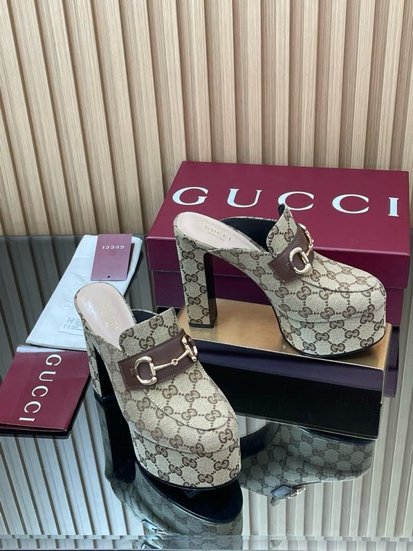 Shoes women's on high heel and platform фото 3