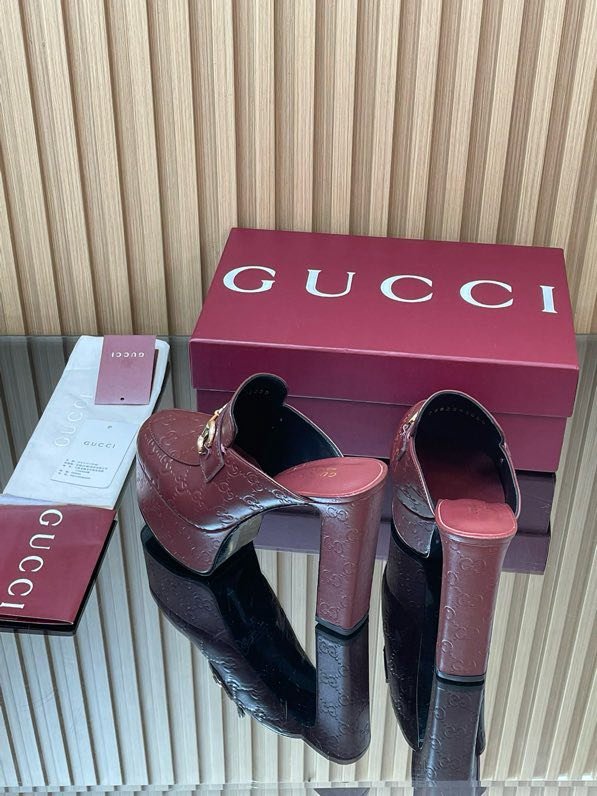 Shoes women's on high heel and platform фото 3