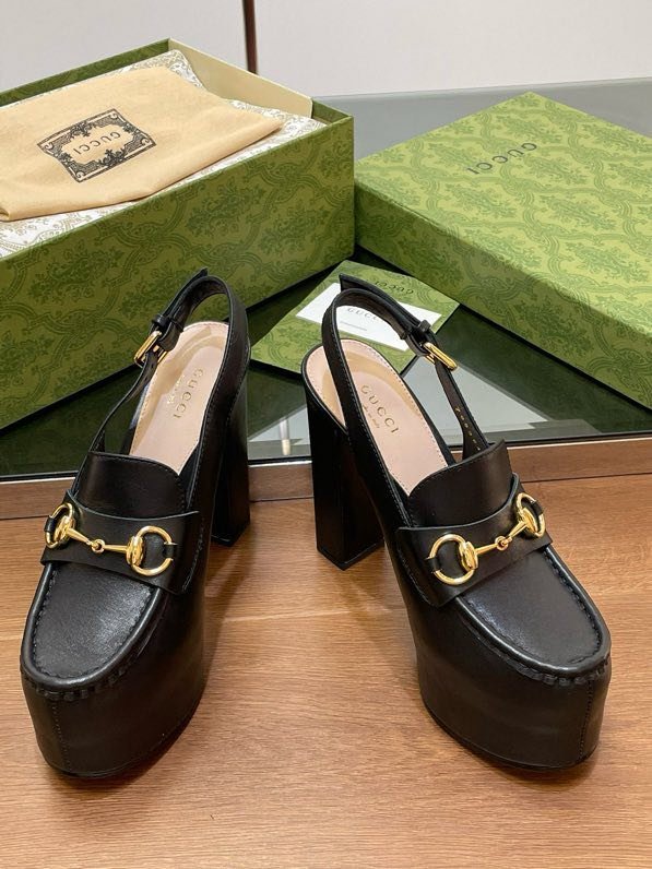 Shoes women's on high heel and platform фото 4