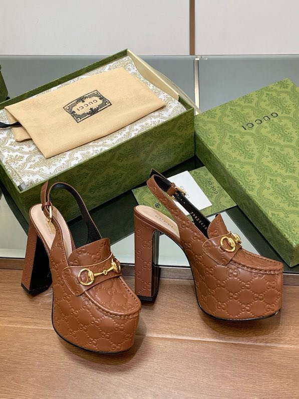 Shoes women's on high heel and platform фото 4