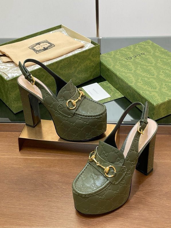 Shoes women's on high heel and platform фото 4