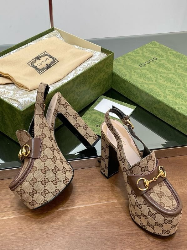 Shoes women's on high heel and platform фото 4