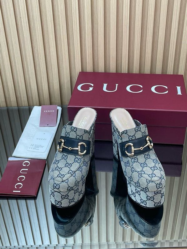 Shoes women's on high heel and platform фото 4