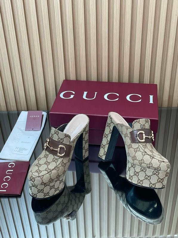 Shoes women's on high heel and platform фото 4