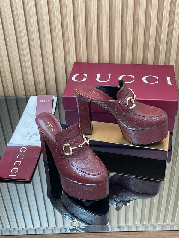 Shoes women's on high heel and platform фото 4