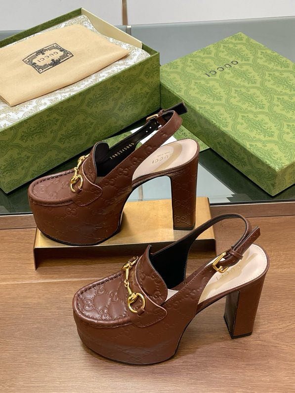 Shoes women's on high heel and platform фото 5