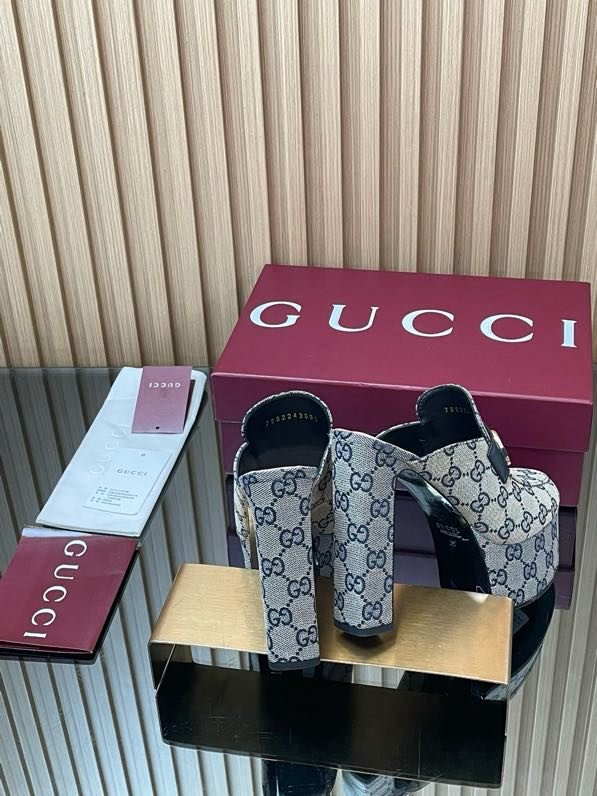 Shoes women's on high heel and platform фото 5