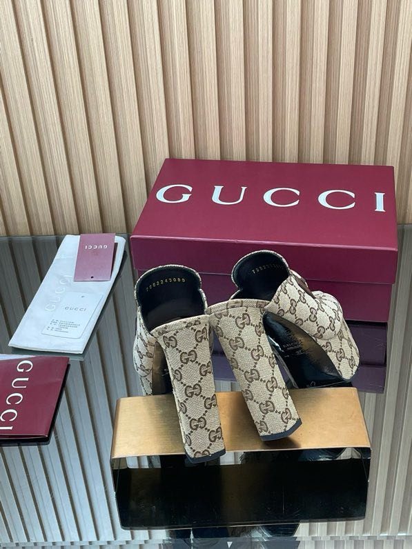 Shoes women's on high heel and platform фото 5