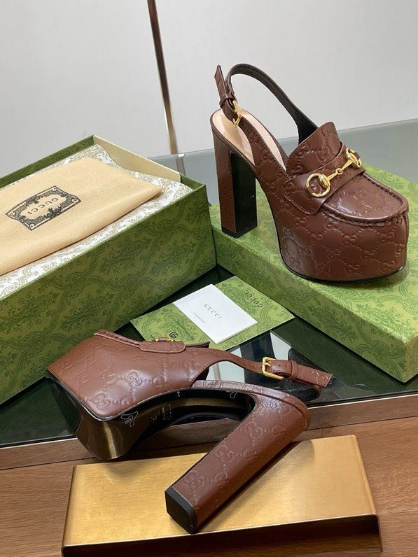 Shoes women's on high heel and platform фото 6