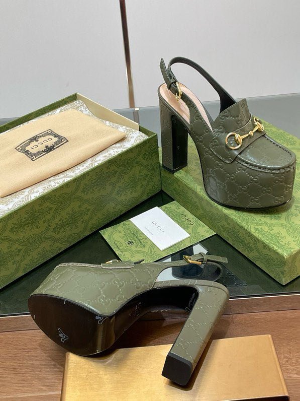 Shoes women's on high heel and platform фото 6