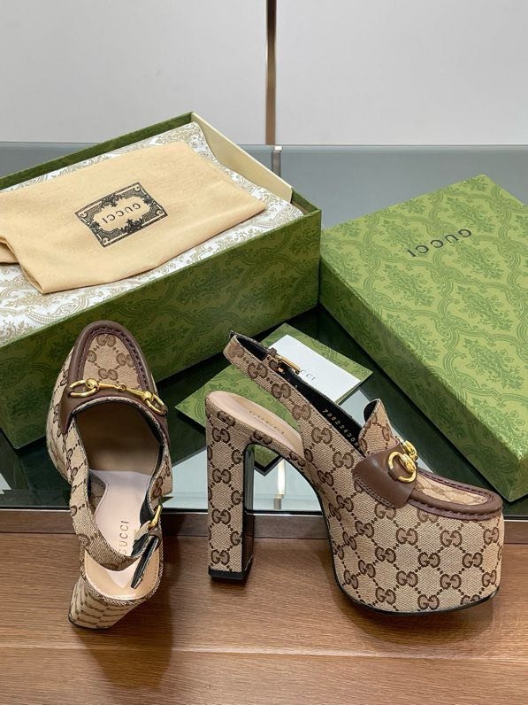 Shoes women's on high heel and platform фото 6