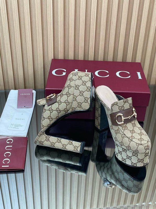 Shoes women's on high heel and platform фото 6