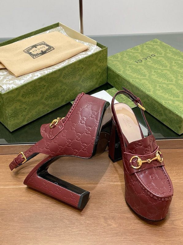 Shoes women's on high heel and platform фото 9