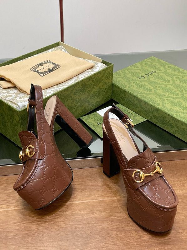 Shoes women's on high heel and platform фото 9