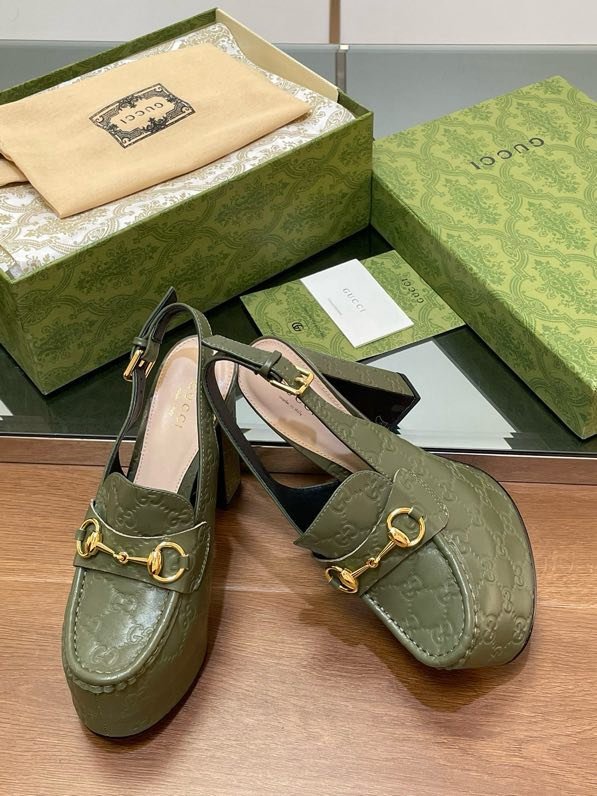 Shoes women's on high heel and platform фото 9