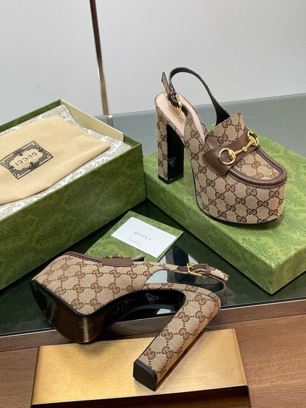 Shoes women's on high heel and platform фото 9