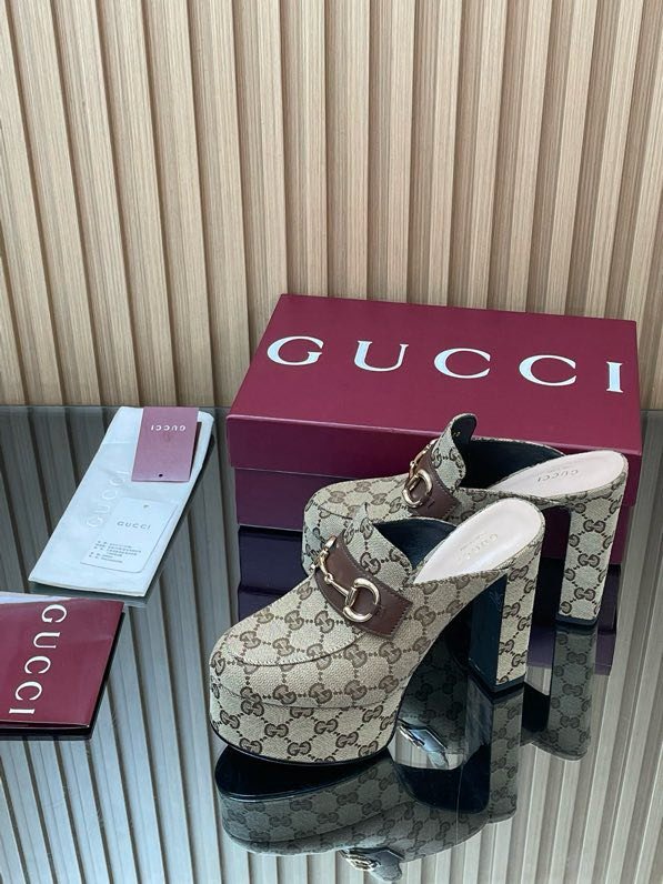 Shoes women's on high heel and platform фото 9