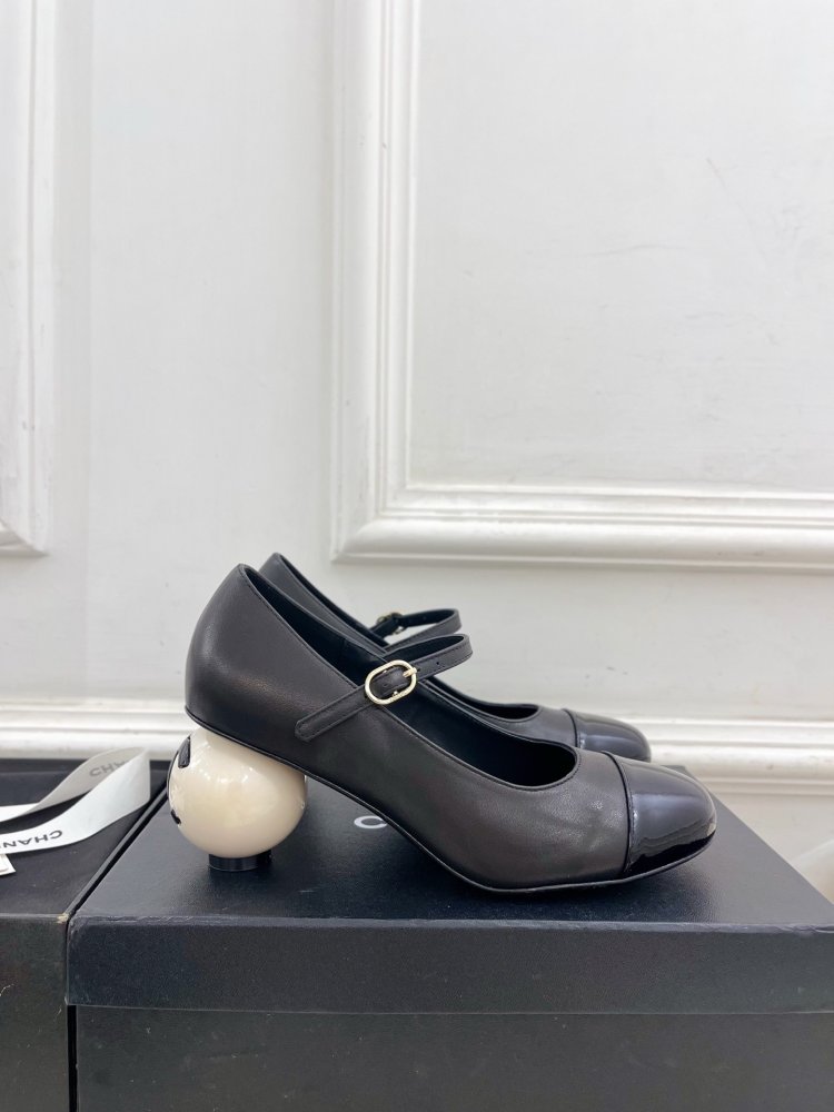 Shoes women's from pearly heel