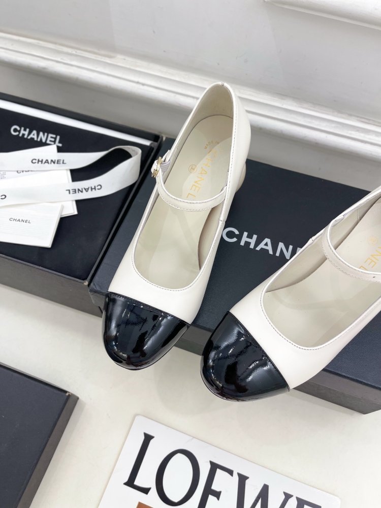 Shoes women's from pearly heel фото 6