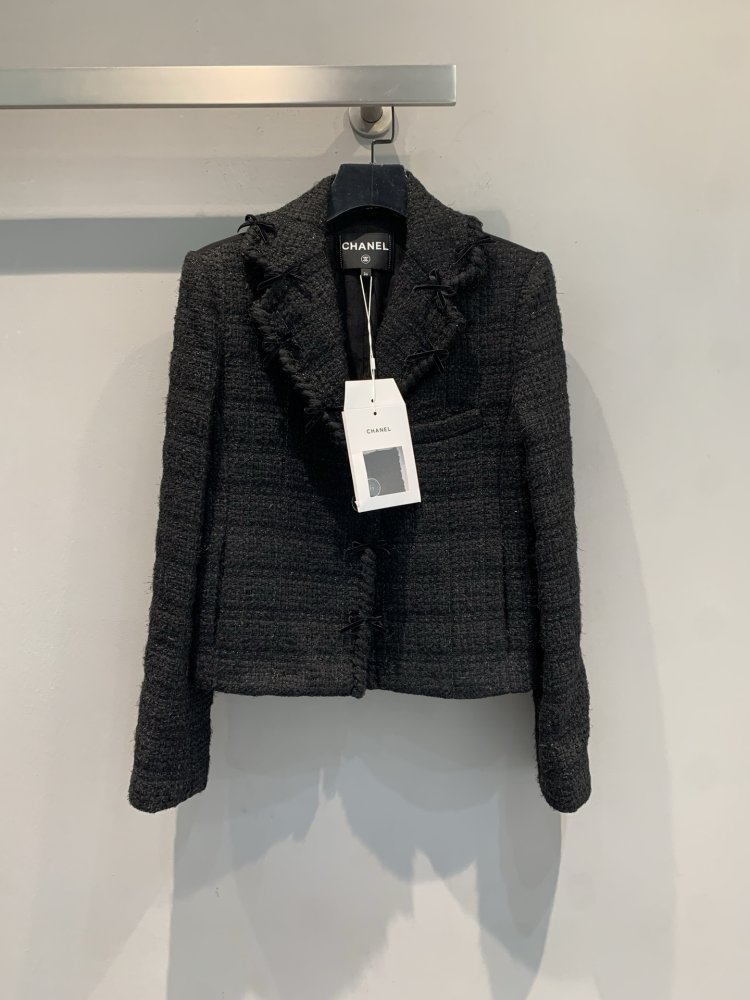 Твидовый пиджак с шелковой подкладкой